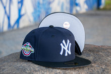 Load image into Gallery viewer, 59Fifty New York Yankees 2001 World Series - Grey UV
