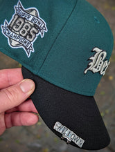 Load image into Gallery viewer, *PRE-ORDER ARRIVES LATE SEPTEMBER 2026* [TBTC 1985] 59Fifty Chicago Bears "1985" 2-Tone Dark Green/Black - Grey UV
