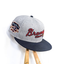 Load image into Gallery viewer, 59Fifty Atlanta Braves &quot;ROTY&quot; Jackie Robinson Award 2-Tone Heather Grey/Navy - Green UV
