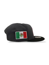 Load image into Gallery viewer, 9Fifty Snapback Mexico World Baseball Classic w/Flag Graphite/Black - Green UV
