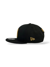 Load image into Gallery viewer, 9Fifty Snapback Mexico World Baseball Classic Black/Gold - Grey UV
