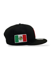 Load image into Gallery viewer, 9Fifty Snapback Mexico World Baseball Classic w/Flag Black/OTC- Red UV
