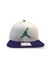Load image into Gallery viewer, Men&#39;s Jordan Brand 2-Tone Optic White/Purple Snapback - Jumpman Logo

