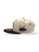 Load image into Gallery viewer, 9Fifty Snapback San Diego Padres &quot;The Swinging Friar&quot; Pin 2-Tone - Gray UV
