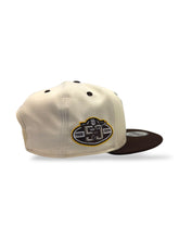 Load image into Gallery viewer, 9Fifty Snapback San Diego Padres &quot;The Swinging Friar&quot; Pin 2-Tone - Gray UV
