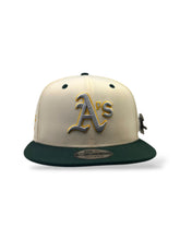 Load image into Gallery viewer, 9Fifty Snapback Oakland Athletics &quot;Stomper&quot; Pin 2-Tone - Gray UV
