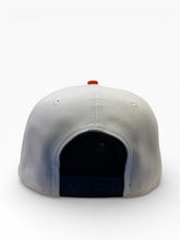 Load image into Gallery viewer, 9Fifty Chicago Bears Retro Helmet 2T Optic White/Navy - Grey UV
