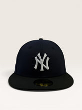 Load image into Gallery viewer, 59Fifty New York Yankees 2001 World Series - Grey UV
