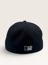 Load image into Gallery viewer, 59Fifty New York Yankees 2001 World Series - Grey UV
