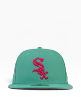 Load image into Gallery viewer, 9Fifty MLB Chicago White Sox 2005 World Series Teal Snapback - Grey UV
