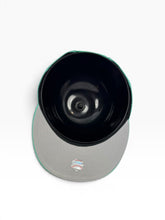 Load image into Gallery viewer, 9Fifty MLB Chicago White Sox 2005 World Series Teal Snapback - Grey UV
