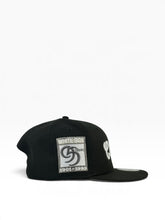 Load image into Gallery viewer, 9Fifty MLB Chicago White Sox Script 95th Anniversary Black Snapback - Grey UV

