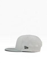Load image into Gallery viewer, 9Fifty MLB Chicago White Sox 10th World Series Anniversary 2T White/Snow Grey Snapback - Grey UV
