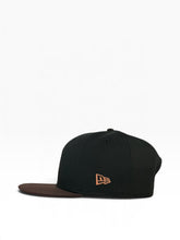 Load image into Gallery viewer, 9Fifty MLB Chicago White Sox 2T Black/Walnut Snapback - Light Bronze UV
