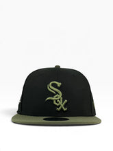 Load image into Gallery viewer, 9Fifty MLB Chicago White Sox Comiskey 2T Black/New Olive Snapback - Grey UV
