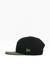 Load image into Gallery viewer, 9Fifty MLB Chicago White Sox Comiskey 2T Black/New Olive Snapback - Grey UV
