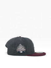 Load image into Gallery viewer, 9Fifty MLB Chicago White Sox 2005 World Series Champs 2T Dark Grey/Maroon Snapback - Grey UV
