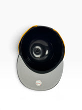 Load image into Gallery viewer, 9Fifty MLB Chicago White Sox 95th Anniversary 2T A-Gold/Black Snapback - Grey UV
