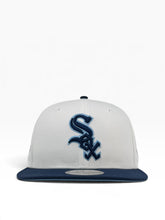 Load image into Gallery viewer, 9Fifty MLB Chicago White Sox 2005 World Series Champions 2T White/Navy Snapback - Sky Blue UV
