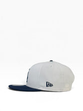 Load image into Gallery viewer, 9Fifty MLB Chicago White Sox 2005 World Series Champions 2T White/Navy Snapback - Sky Blue UV
