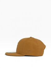 Load image into Gallery viewer, 9Fifty MLB Chicago White Sox 2005 World Series Panama Tan Snapback - Grey UV
