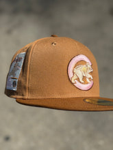 Load image into Gallery viewer, [CONCHA CUBS] 59Fifty Chicago Cubs Be Alert Light Bronze/Toasted Peanut - Pink UV
