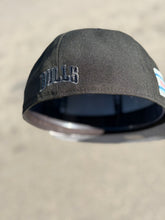Load image into Gallery viewer, [IRIS CITY BULLS] 59Fifty Chicago Bulls 2T Black/Stone - Grey UV
