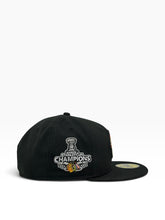 Load image into Gallery viewer, [HOME OPENER FEATHERS] 59Fifty NHL Chicago Blackhawks Black - Grey UV
