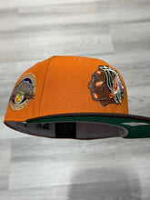 Load image into Gallery viewer, [GINGER BLACKHAWKS] 59Fifty Chicago Blackhawks Chicago Stadium 2T Rush Orange/Burnt Wood - Green UV
