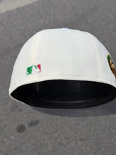 Load image into Gallery viewer, [VISITANTE] 59Fifty Los Angeles Dodgers Script 2-Tone Chrome Whit/Dark Green - Grey UV
