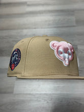 Load image into Gallery viewer, [CAMEL CUBS] 59Fifty Chicago Cubs Wrigley Ivy Patch Camel - Pink UV
