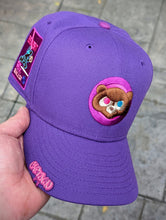 Load image into Gallery viewer, *PRE-ORDER* ARRIVES LATE DECEMBER 2026 [GRADUATION CUBS 2.0] 59Fifty Chicago Cubs Be Alert Deep Purple - Grey UV
