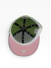 Load image into Gallery viewer, [Matcha Cubs] 59Fifty Chicago Cubs Be Alert Matcha Green/Burnt Wood - Pink UV
