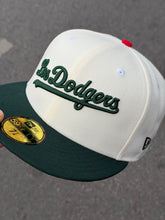 Load image into Gallery viewer, [VISITANTE] 59Fifty Los Angeles Dodgers Script 2-Tone Chrome Whit/Dark Green - Grey UV
