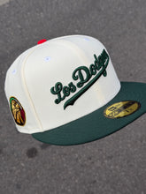 Load image into Gallery viewer, [VISITANTE] 59Fifty Los Angeles Dodgers Script 2-Tone Chrome Whit/Dark Green - Grey UV
