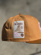 Load image into Gallery viewer, [CONCHA CUBS] 59Fifty Chicago Cubs Be Alert Light Bronze/Toasted Peanut - Pink UV
