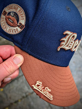 Load image into Gallery viewer, *PRE-ORDER ARRIVES LATE SEPTEMBER 2026* [TBTC 1920] 59Fifty Chicago Bears "Leatherheads" 2-Tone Navy/Tiramisu - Green UV
