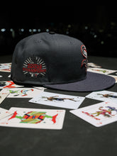 Load image into Gallery viewer, [SMILE WHITE SOX] 59Fifty Chicago White Sox 2005 WS Champs Graphite/Dk Graphite - Green UV
