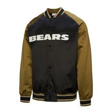 Load image into Gallery viewer, Mitchell &amp; Ness Men's Vintage Chicago Bears Double Clutch Satin Jacket - Olive/Black
