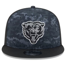 Load image into Gallery viewer, 9Fifty Snapback New Era Salute to Service Chicago Bears Black - Black Camo UV
