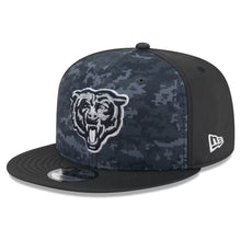Load image into Gallery viewer, 9Fifty Snapback New Era Salute to Service Chicago Bears Black - Black Camo UV
