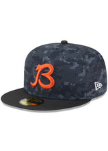 Load image into Gallery viewer, 59Fifty New Era 2026 Salute to Service Chicago Bears "B" Fitted Hat Black - Black UV
