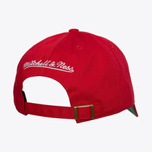 Load image into Gallery viewer, Mitchell &amp; Ness Dad Hat Fit Chicago Blackhawks Team Ground 2.0 Strapback Hat - Green UV
