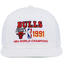 Load image into Gallery viewer, Mitchell &amp; Ness Original Fit Chicago Bulls 1991 NBA Champions Snapback Hat - Green UV
