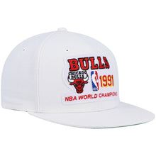 Load image into Gallery viewer, Mitchell &amp; Ness Original Fit Chicago Bulls 1991 NBA Champions Snapback Hat - Green UV
