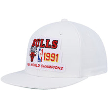 Load image into Gallery viewer, Mitchell &amp; Ness Original Fit Chicago Bulls 1991 NBA Champions Snapback Hat - Green UV
