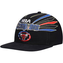 Load image into Gallery viewer, Mitchell &amp; Ness Original Fit Chicago Bulls 1998 NBA Champions Snapback Hat - Green UV
