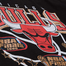 Load image into Gallery viewer, Men's Mitchell &amp; Ness Chicago Bulls Chasing Victory Heritage T-Shirt - Black
