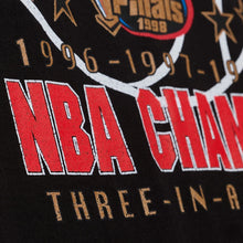 Load image into Gallery viewer, Men's Mitchell &amp; Ness Chicago Bulls Chasing Victory Heritage T-Shirt - Black
