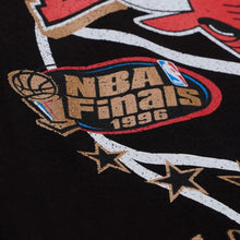 Load image into Gallery viewer, Men's Mitchell &amp; Ness Chicago Bulls Chasing Victory Heritage T-Shirt - Black
